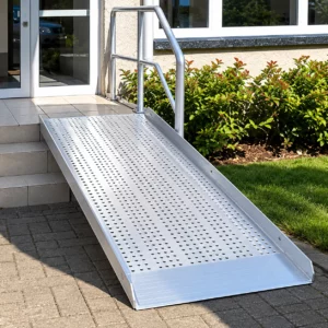 Rampe d'accès aluminium pour seuil et entrée de bâtiment